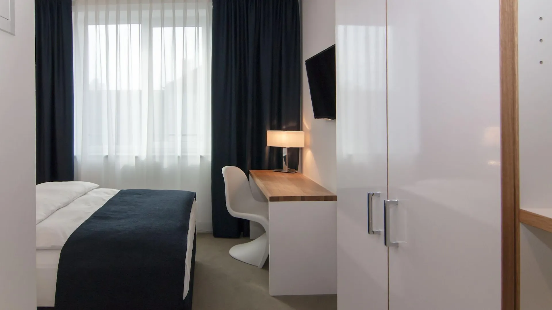 Bayer 89 VI Vadi Hotel Munich Germany