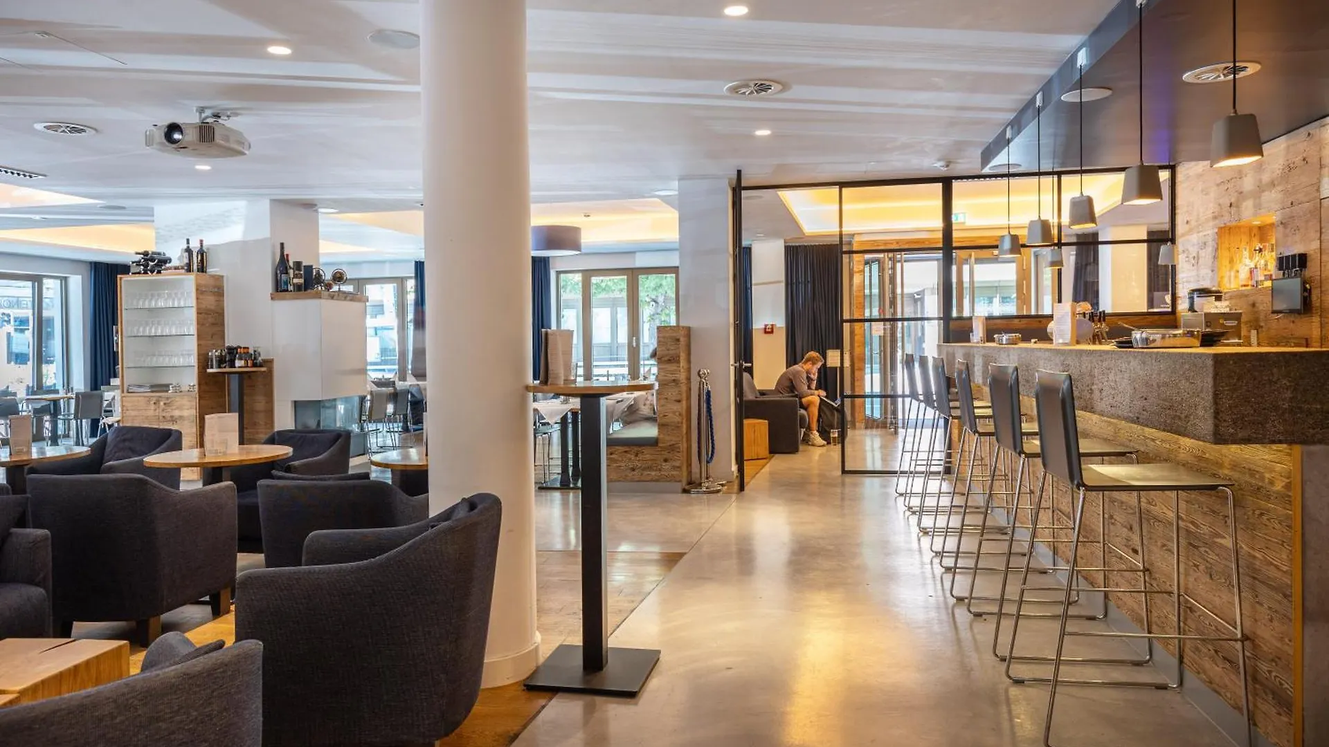 Bayer 89 VI Vadi Hotel Munich 3*,